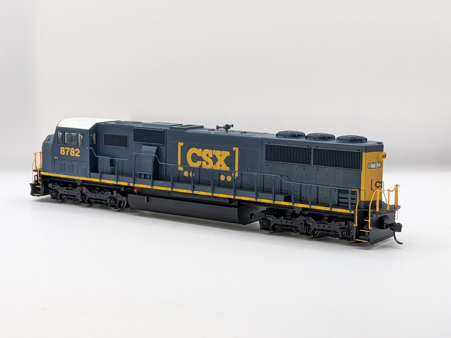 Walthers 910-9707 HO CSX EMD SD60M Standard DC #8782