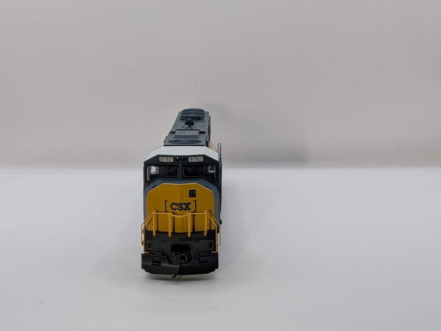 Walthers 910-9707 HO CSX EMD SD60M Standard DC #8782